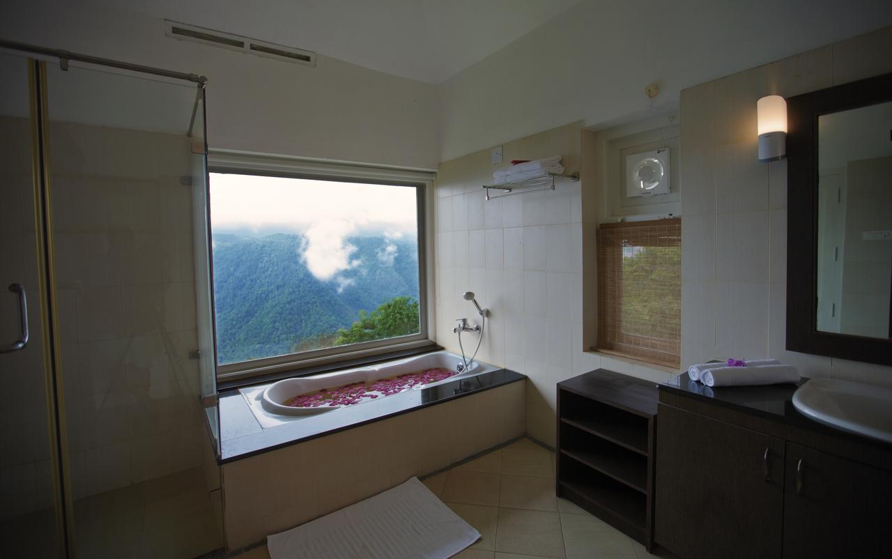 After The Rains - Rainforest Lodge Meppādi Buitenkant foto